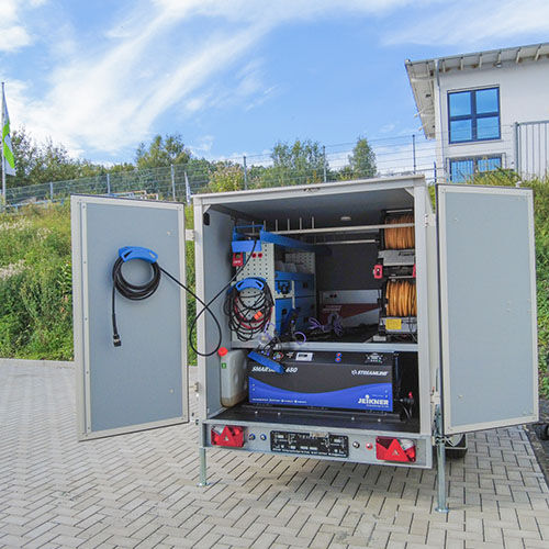 Koffer Anhänger mit 650 L Osmose-Tank System und Heatwave für 2 Bediener